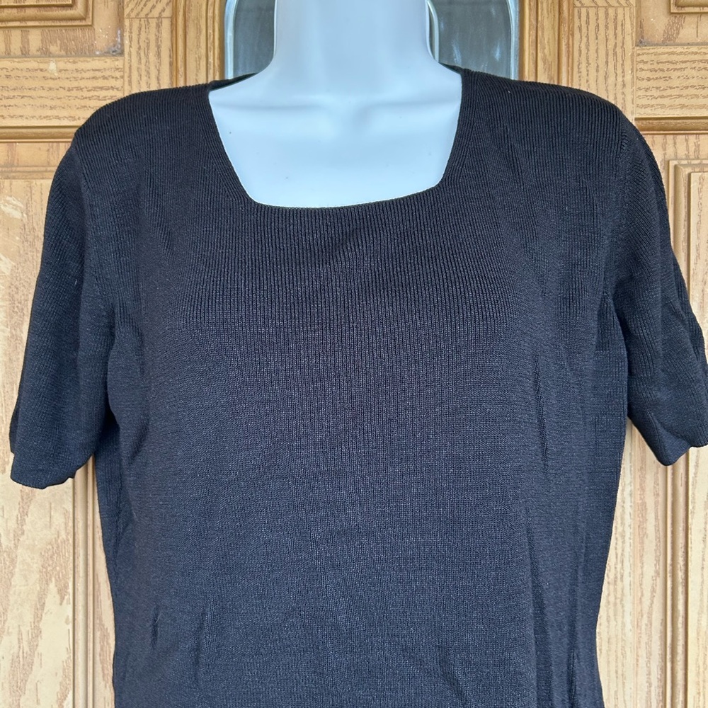 💚3/$25 Classic Black Short Sleeve Women's Top medium